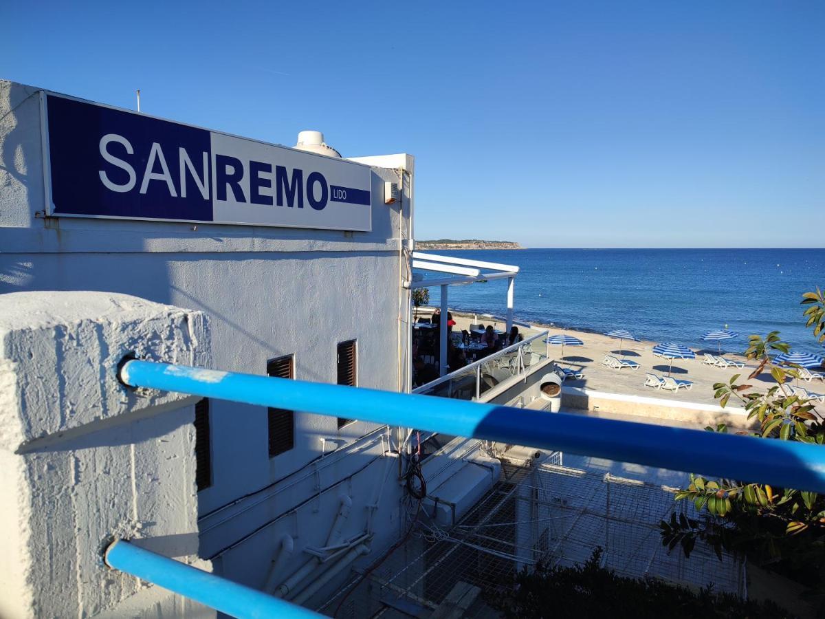 Beachfront With Seaviews Apartment No56 Award Winner Unbeatable Location For Closeness To The Sea Ideal For Guests Looking For Winter Spring And Autumn Breaks In Sunny Malta Also Ideal For Coastal Hikers Mellieha Exterior photo