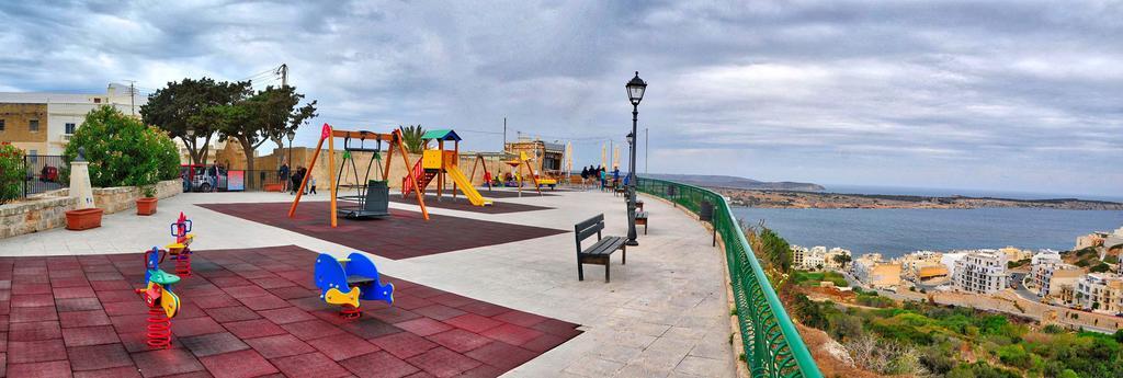 Beachfront With Seaviews Apartment No56 Award Winner Unbeatable Location For Closeness To The Sea Ideal For Guests Looking For Winter Spring And Autumn Breaks In Sunny Malta Also Ideal For Coastal Hikers Mellieha Exterior photo